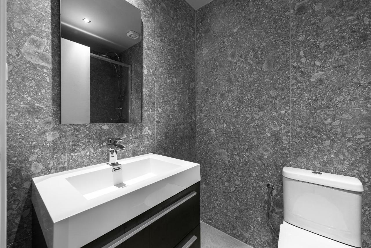 Upper Floor, The Luxury Suites Солун Екстериор снимка